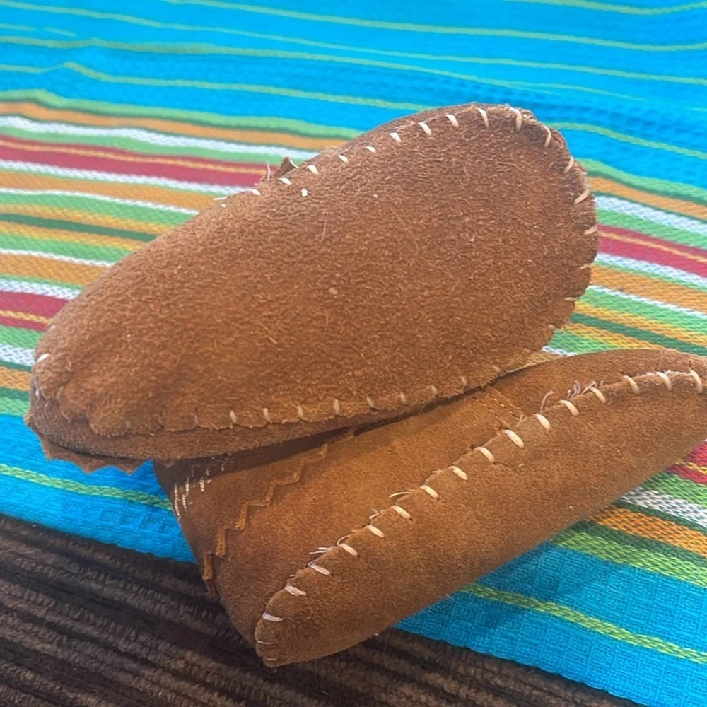 Mango baby Fringed leather boots  Rounded toe. Decorative fringing.